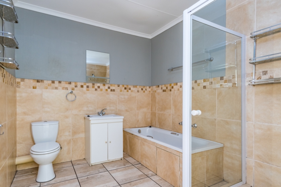 To Let 2 Bedroom Property for Rent in Monument Gauteng