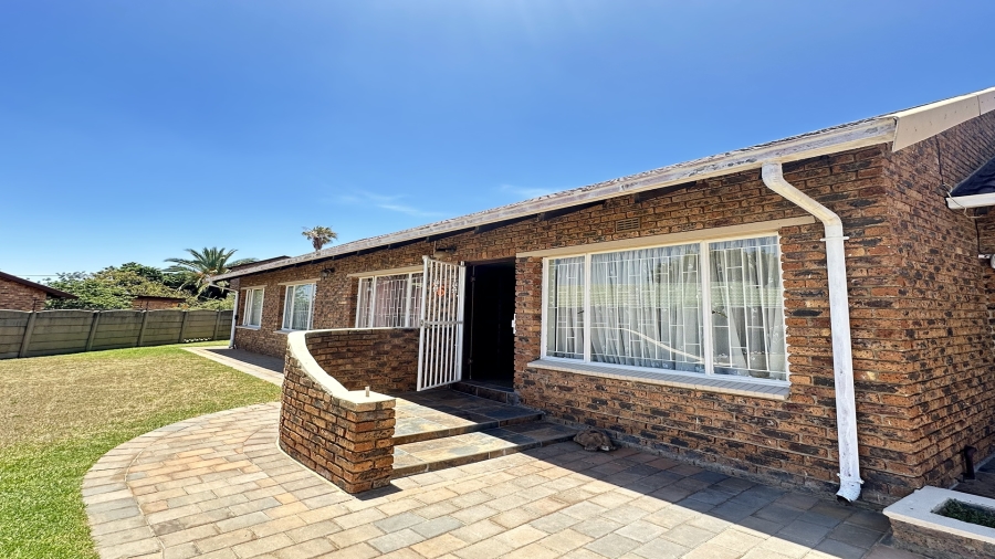 3 Bedroom Property for Sale in Bonaero Park Gauteng