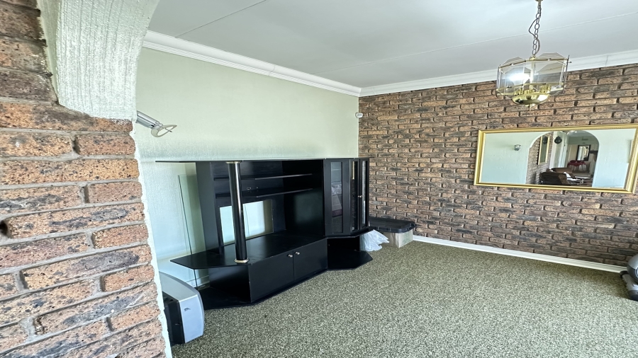 3 Bedroom Property for Sale in Bonaero Park Gauteng