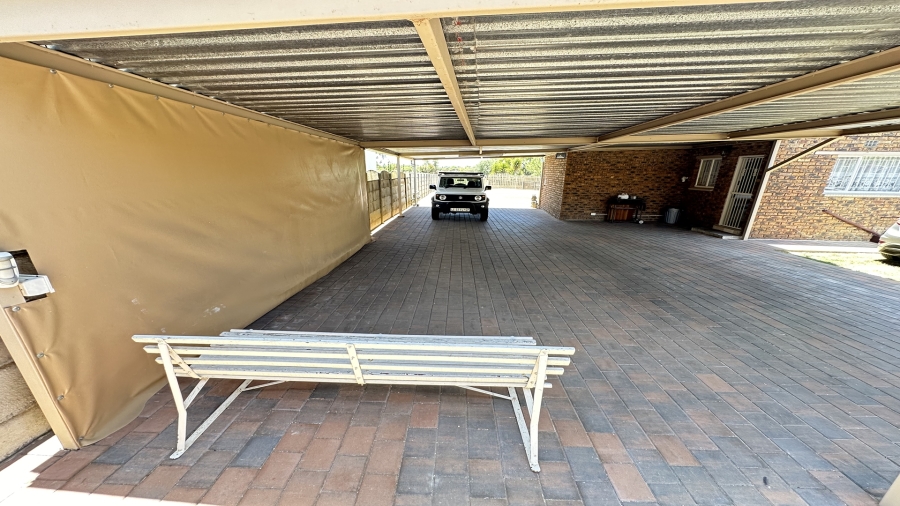 3 Bedroom Property for Sale in Bonaero Park Gauteng