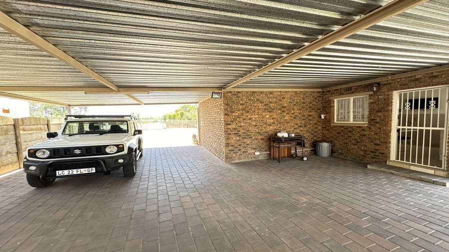 3 Bedroom Property for Sale in Bonaero Park Gauteng