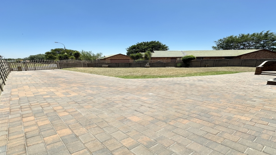 3 Bedroom Property for Sale in Bonaero Park Gauteng