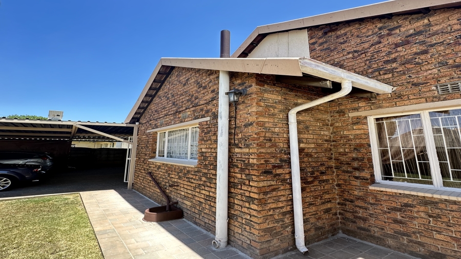 3 Bedroom Property for Sale in Bonaero Park Gauteng