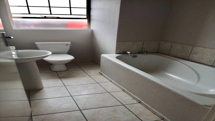 2 Bedroom Property for Sale in Crystal Park Gauteng