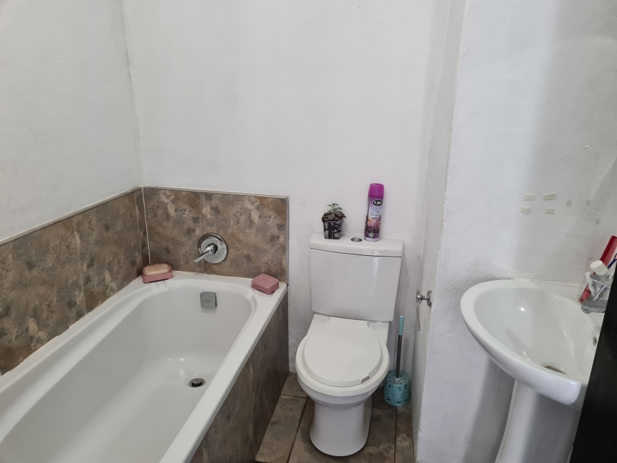 To Let 1 Bedroom Property for Rent in Discovery Gauteng