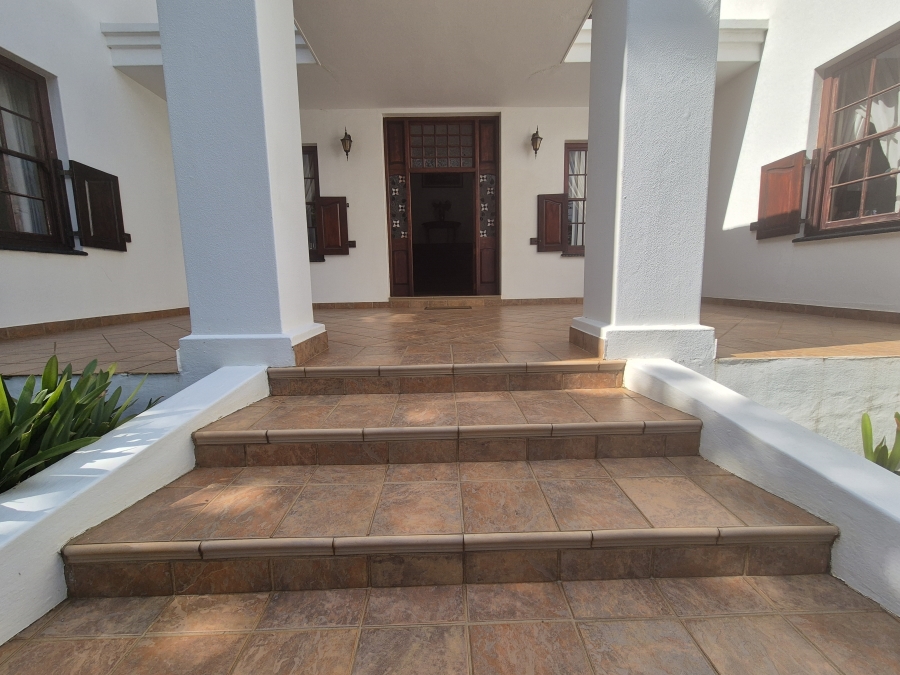 6 Bedroom Property for Sale in Eldoraigne Gauteng