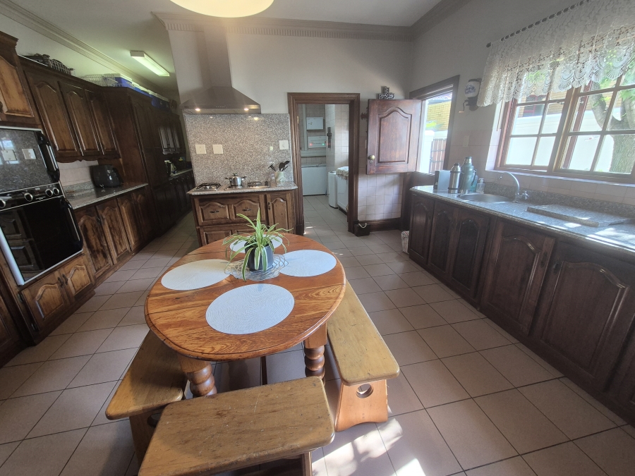 6 Bedroom Property for Sale in Eldoraigne Gauteng