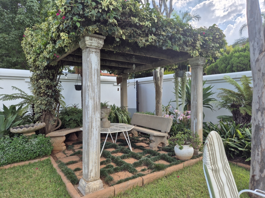 6 Bedroom Property for Sale in Eldoraigne Gauteng