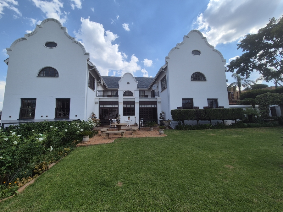 6 Bedroom Property for Sale in Eldoraigne Gauteng