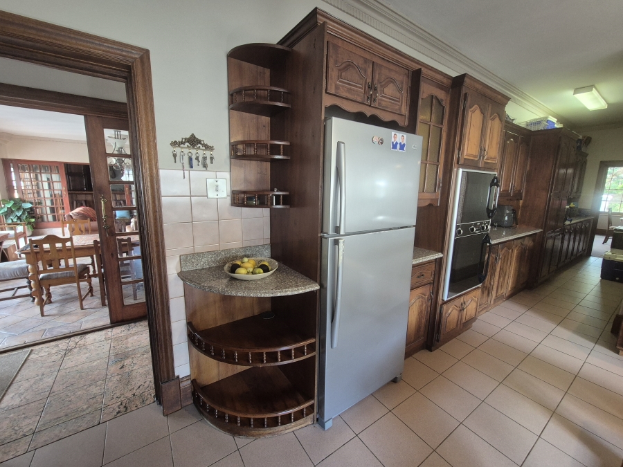 6 Bedroom Property for Sale in Eldoraigne Gauteng