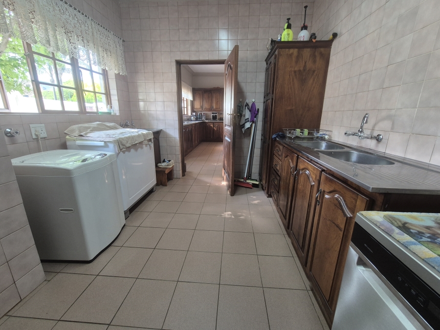 6 Bedroom Property for Sale in Eldoraigne Gauteng