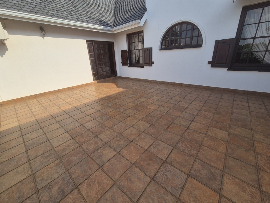 6 Bedroom Property for Sale in Eldoraigne Gauteng