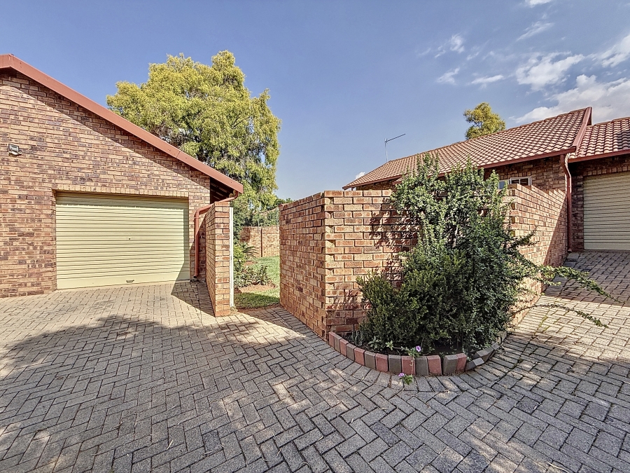 2 Bedroom Property for Sale in Meyerspark Gauteng