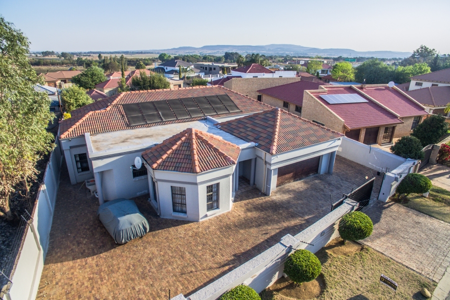 4 Bedroom Property for Sale in Liefde en Vrede Gauteng