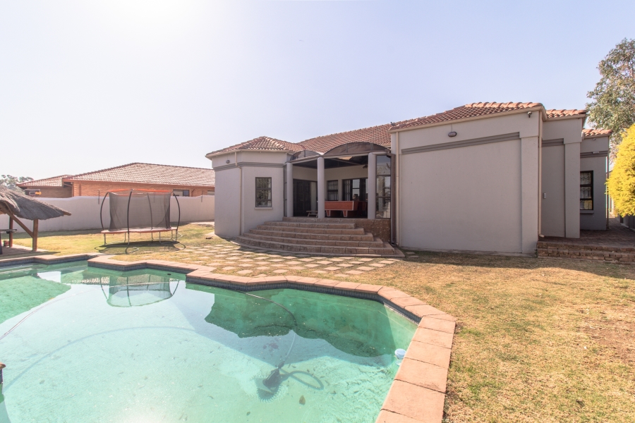 4 Bedroom Property for Sale in Liefde en Vrede Gauteng