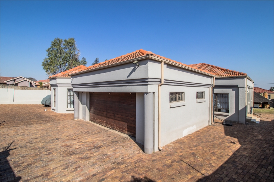 4 Bedroom Property for Sale in Liefde en Vrede Gauteng