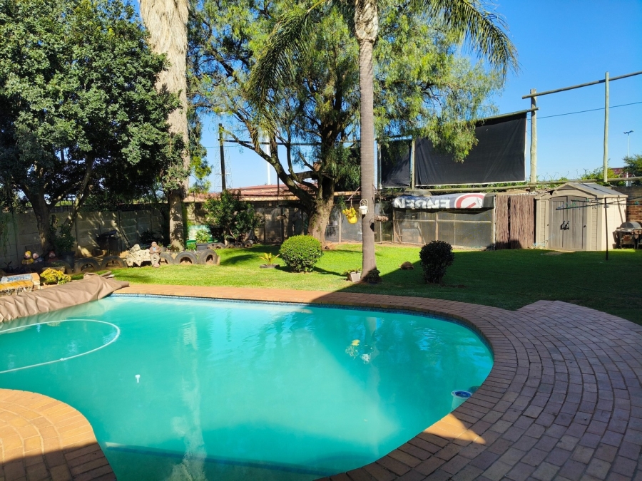 3 Bedroom Property for Sale in Bonaero Park Gauteng