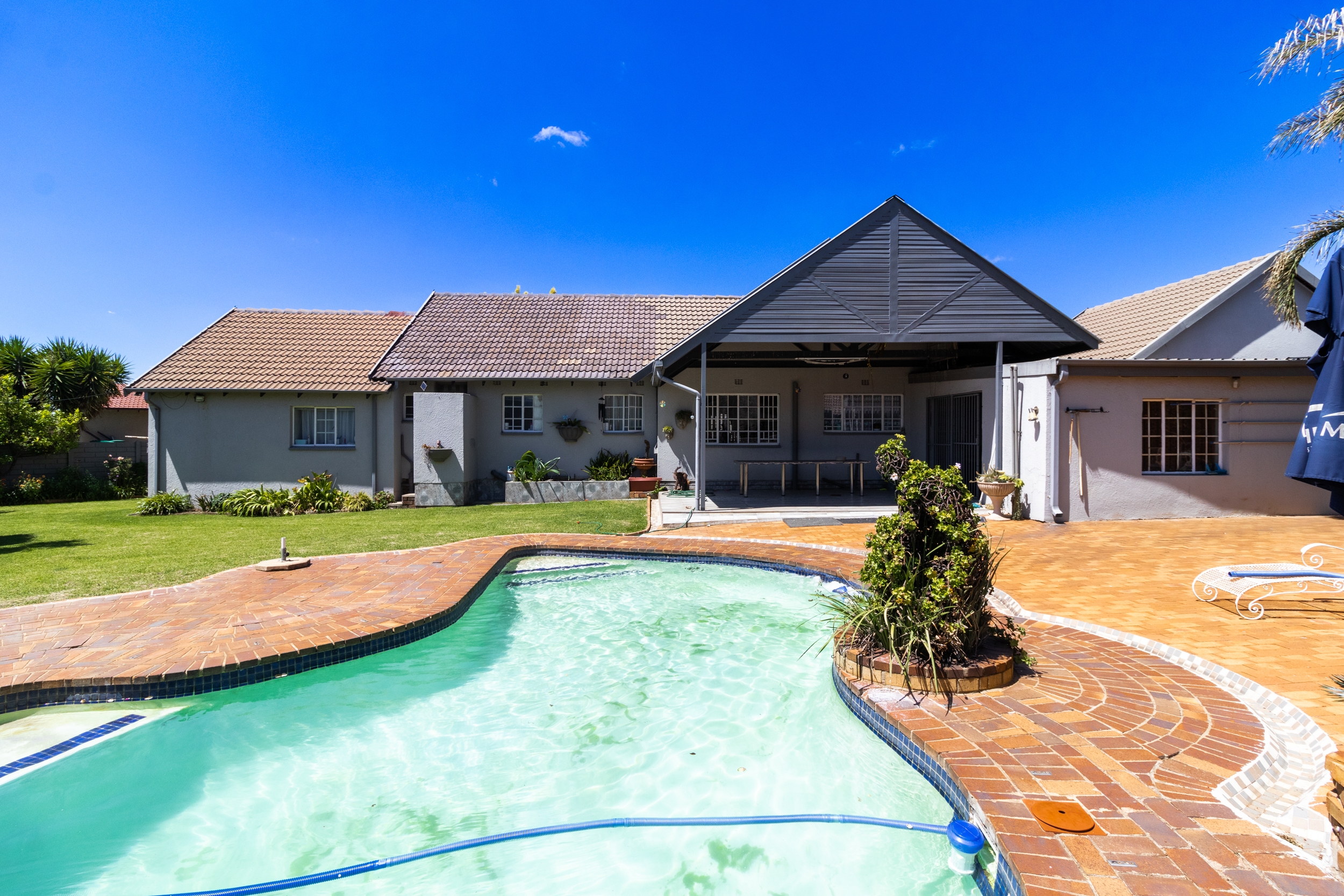 4 Bedroom Property for Sale in Brackendowns Gauteng