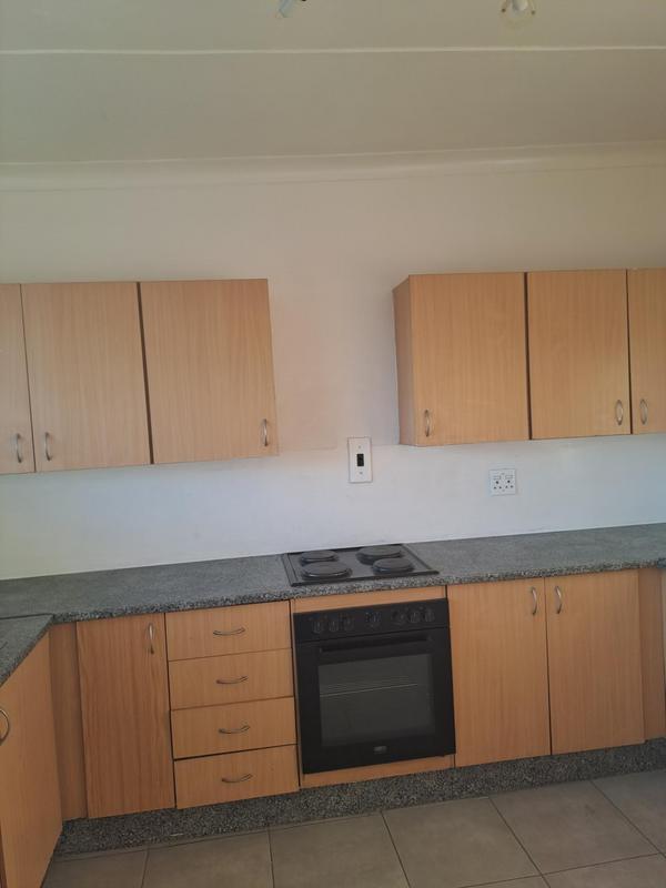 To Let 1 Bedroom Property for Rent in Florida Lake Gauteng