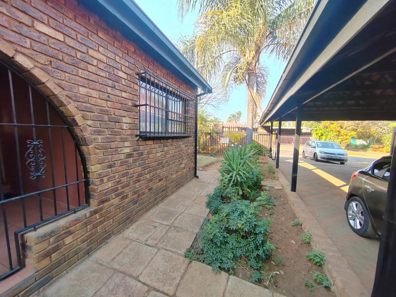 4 Bedroom Property for Sale in Mountain View Gauteng