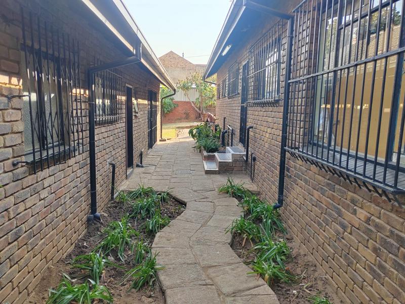 4 Bedroom Property for Sale in Mountain View Gauteng