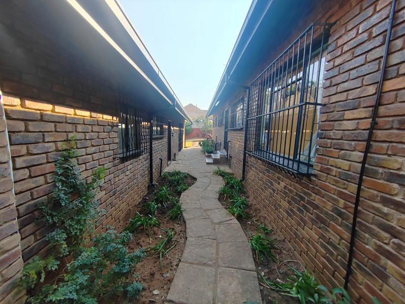 4 Bedroom Property for Sale in Mountain View Gauteng