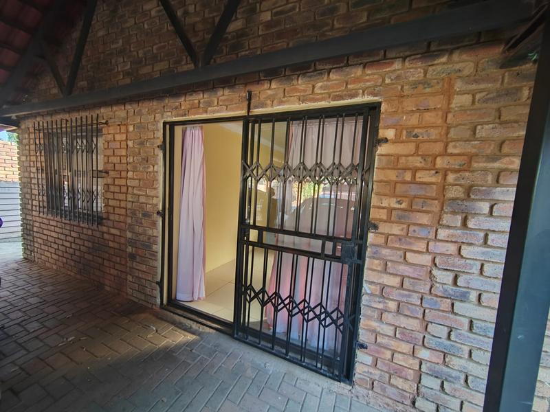 4 Bedroom Property for Sale in Mountain View Gauteng