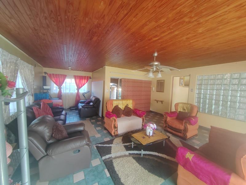 4 Bedroom Property for Sale in Mountain View Gauteng