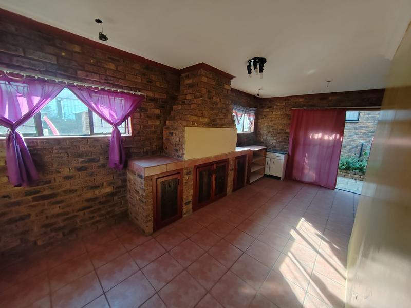 4 Bedroom Property for Sale in Mountain View Gauteng