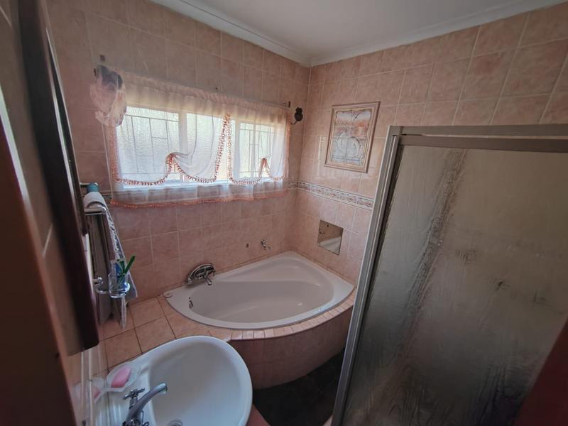 4 Bedroom Property for Sale in Mountain View Gauteng