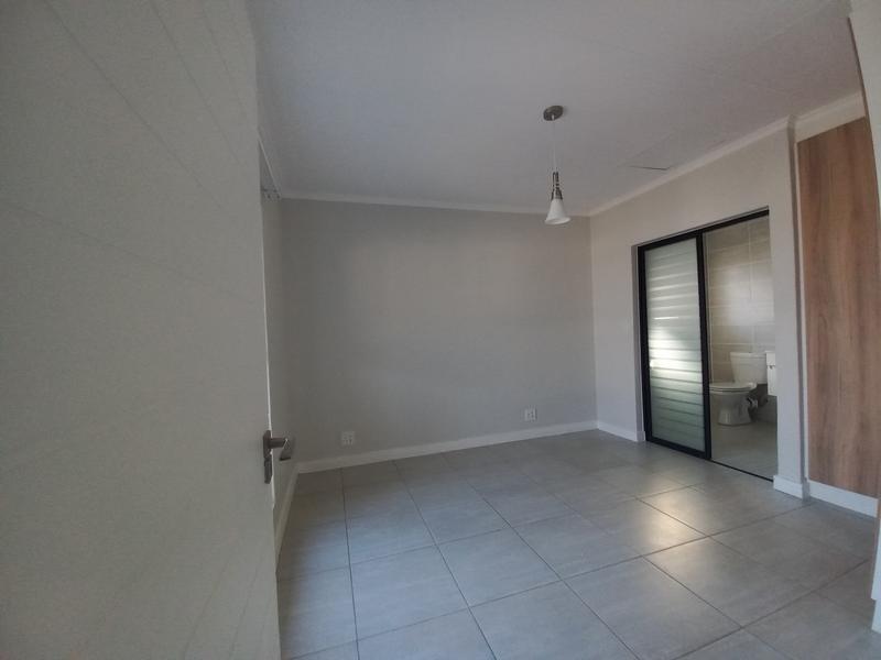 1 Bedroom Property for Sale in Waterfall Gauteng