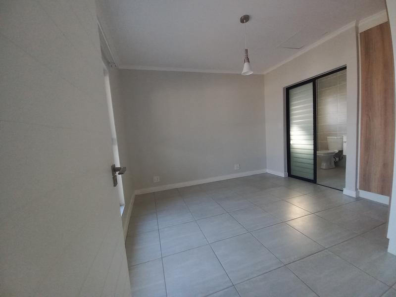 1 Bedroom Property for Sale in Waterfall Gauteng