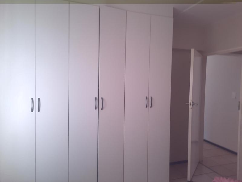 2 Bedroom Property for Sale in Bardene Gauteng