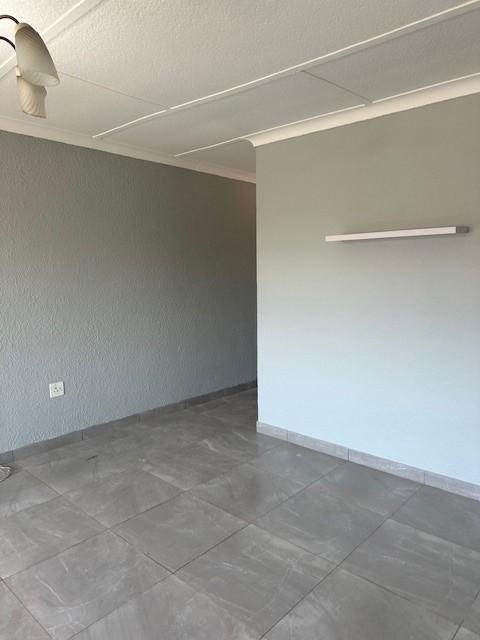 To Let 2 Bedroom Property for Rent in Linden Gauteng