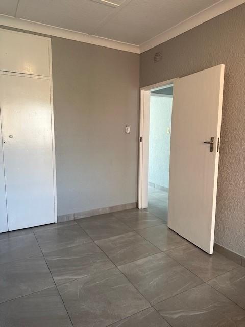 To Let 2 Bedroom Property for Rent in Linden Gauteng