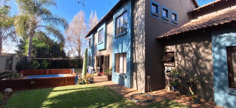 4 Bedroom Property for Sale in Midfield Estate Gauteng