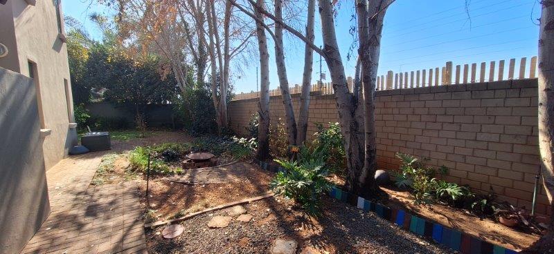 4 Bedroom Property for Sale in Midfield Estate Gauteng