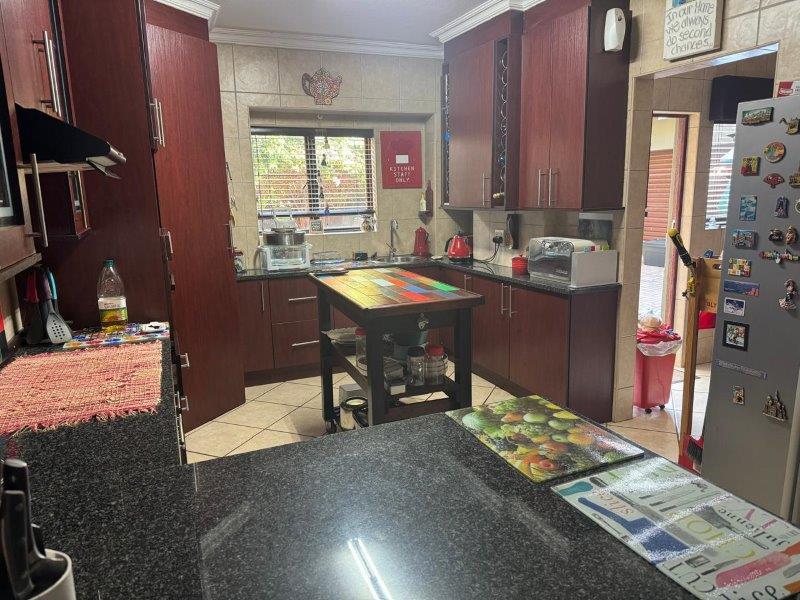 4 Bedroom Property for Sale in Midfield Estate Gauteng