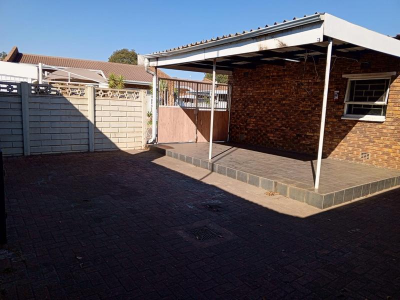 To Let 3 Bedroom Property for Rent in Flora Gardens Gauteng