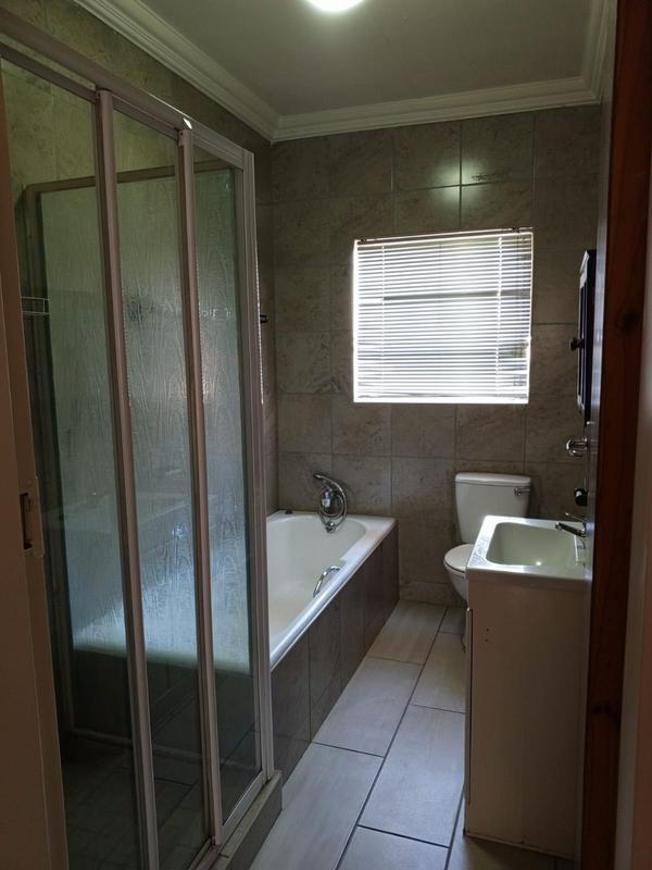 To Let 3 Bedroom Property for Rent in Flora Gardens Gauteng