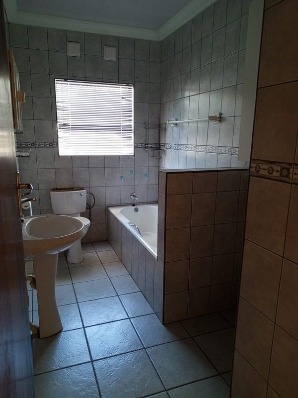 To Let 3 Bedroom Property for Rent in Flora Gardens Gauteng