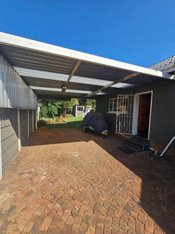 5 Bedroom Property for Sale in Verwoerdpark Gauteng