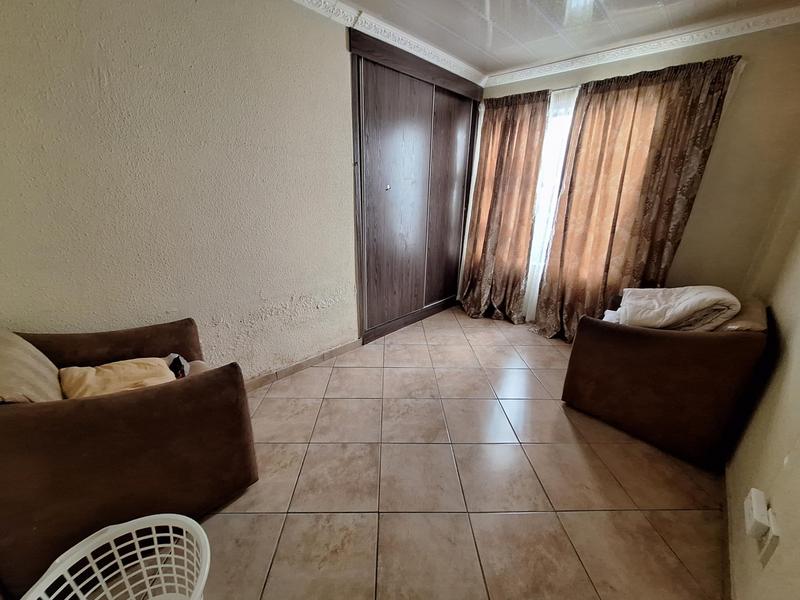 To Let 5 Bedroom Property for Rent in Summerfields Estate Gauteng