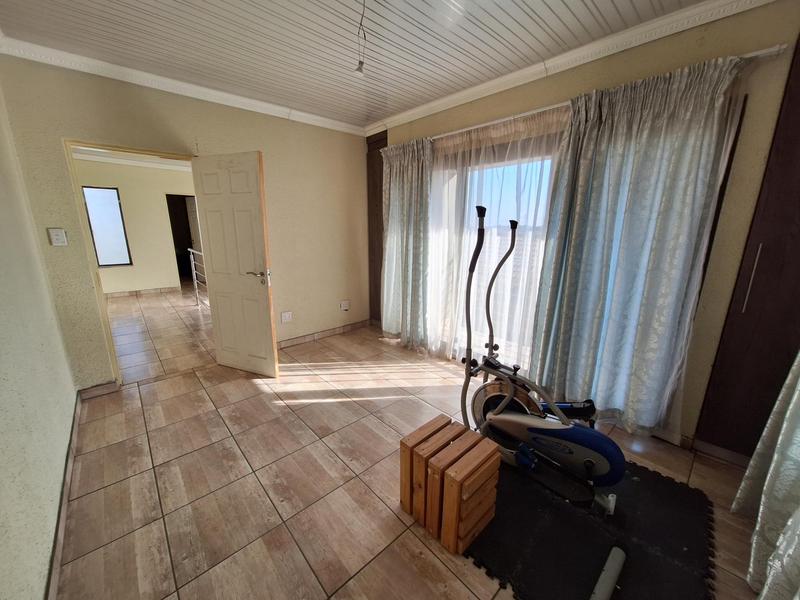 To Let 5 Bedroom Property for Rent in Summerfields Estate Gauteng