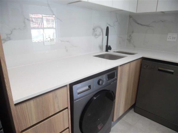 To Let 1 Bedroom Property for Rent in Waterfall Country Estate Gauteng