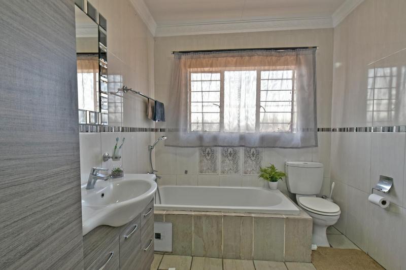 3 Bedroom Property for Sale in Klippoortje Gauteng