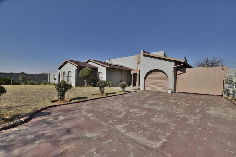 3 Bedroom Property for Sale in Klippoortje Gauteng