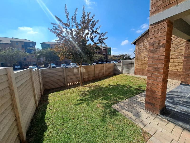 2 Bedroom Property for Sale in Heuweloord Gauteng