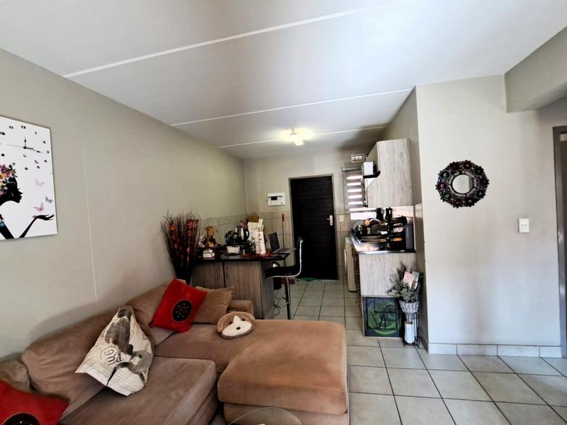 2 Bedroom Property for Sale in Heuweloord Gauteng