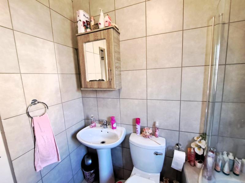 2 Bedroom Property for Sale in Heuweloord Gauteng